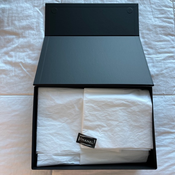 NEW Chanel Messenger Bag Quilted Red Leather Authentic Crossbody Shoulder Purse - Picture 12 of 15